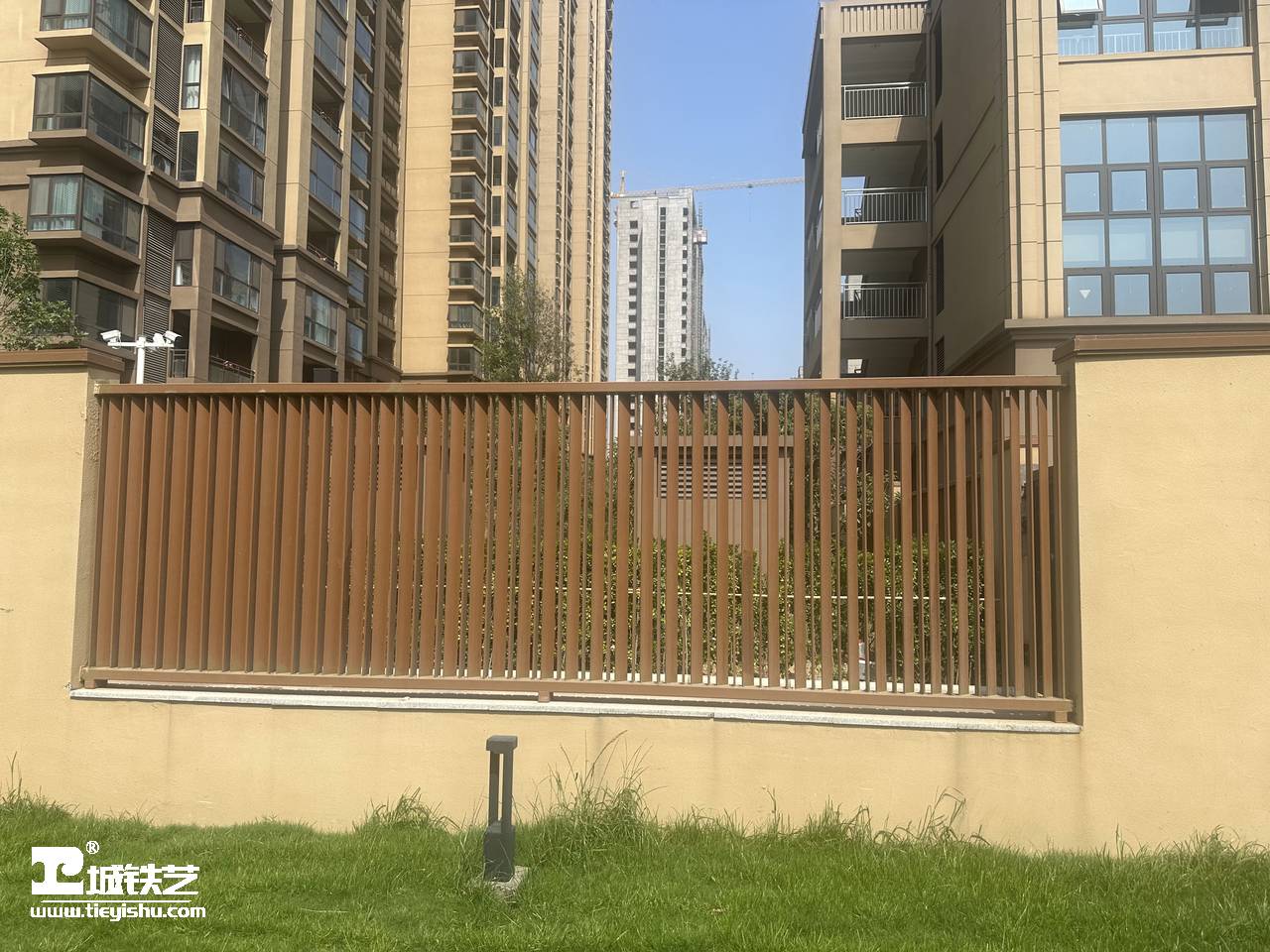 抖音万款铁艺栏杆第525期-视频讲解-铁艺围栏|铁艺围墙|围墙护栏TW23122-实景拍摄-图2