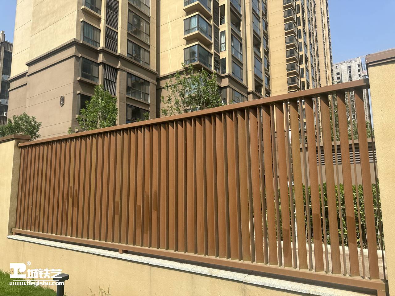 抖音万款铁艺栏杆第525期-视频讲解-铁艺围栏|铁艺围墙|围墙护栏TW23122-实景拍摄-图4