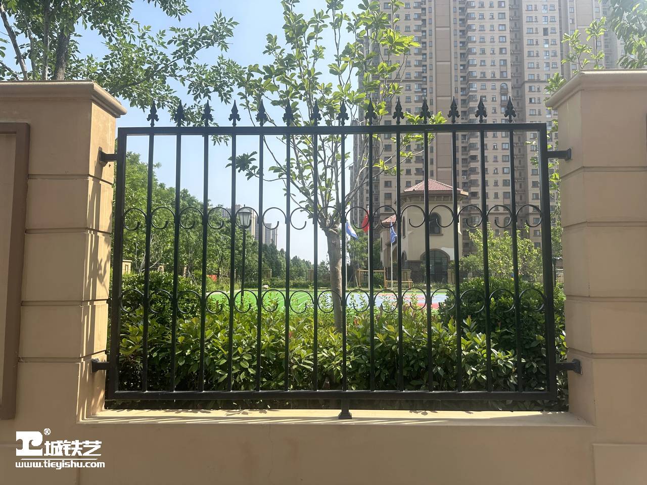 抖音万款铁艺栏杆第529期-视频讲解-铁艺围栏|铁艺围墙|围墙护栏TW23125-实景拍摄-图2