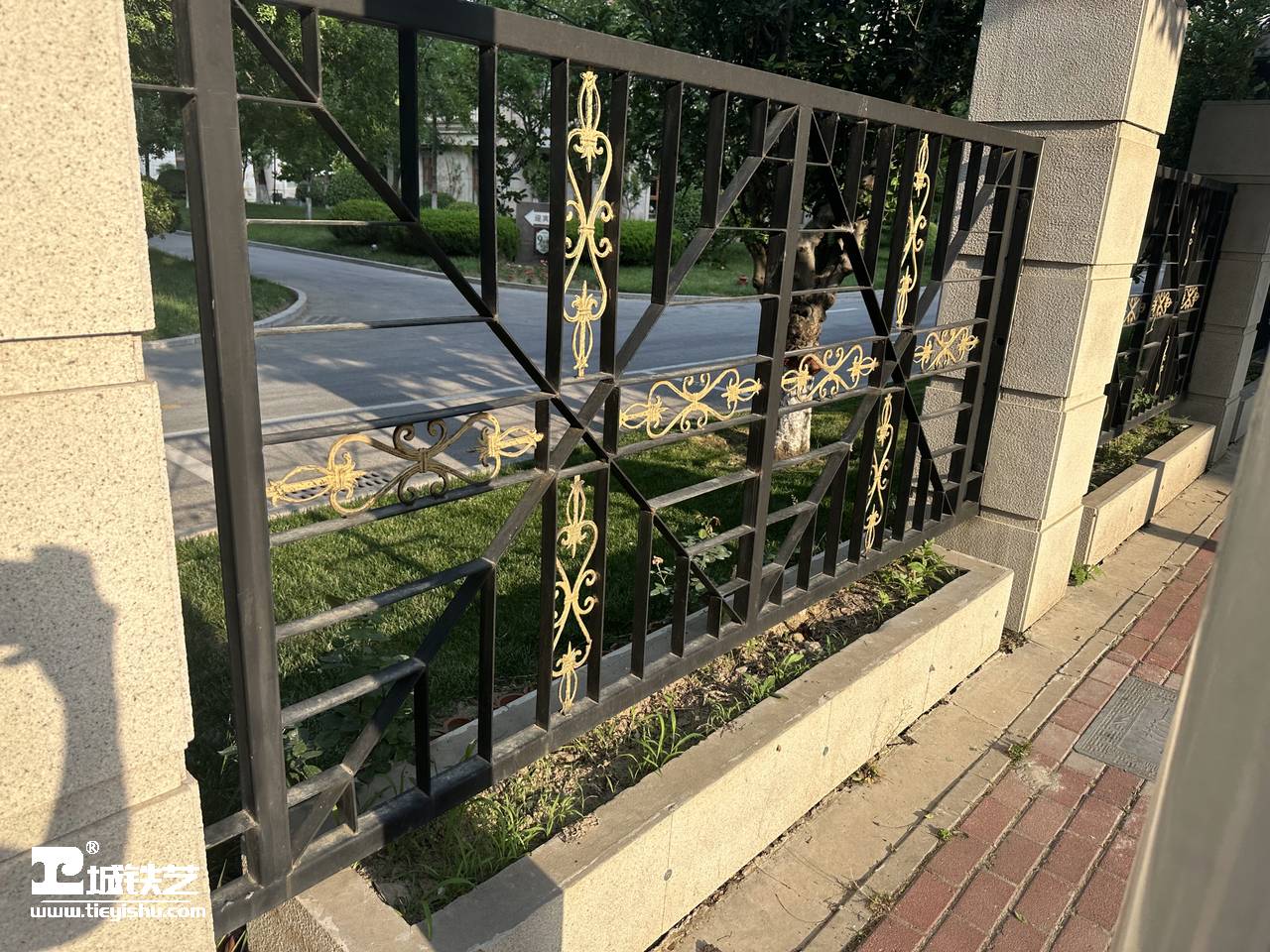 抖音万款铁艺栏杆第531期-视频讲解-铁艺围栏|铁艺围墙|围墙护栏TW23127-实景拍摄-图4