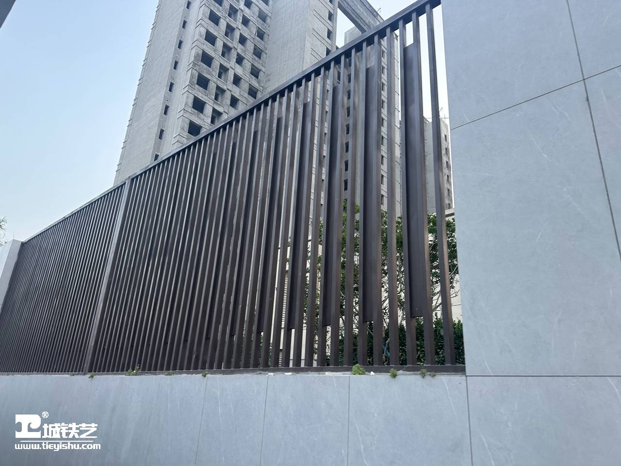 抖音万款铁艺栏杆第547期-视频讲解-铁艺围栏|铁艺围墙|围墙护栏TW23137-实景拍摄-图4