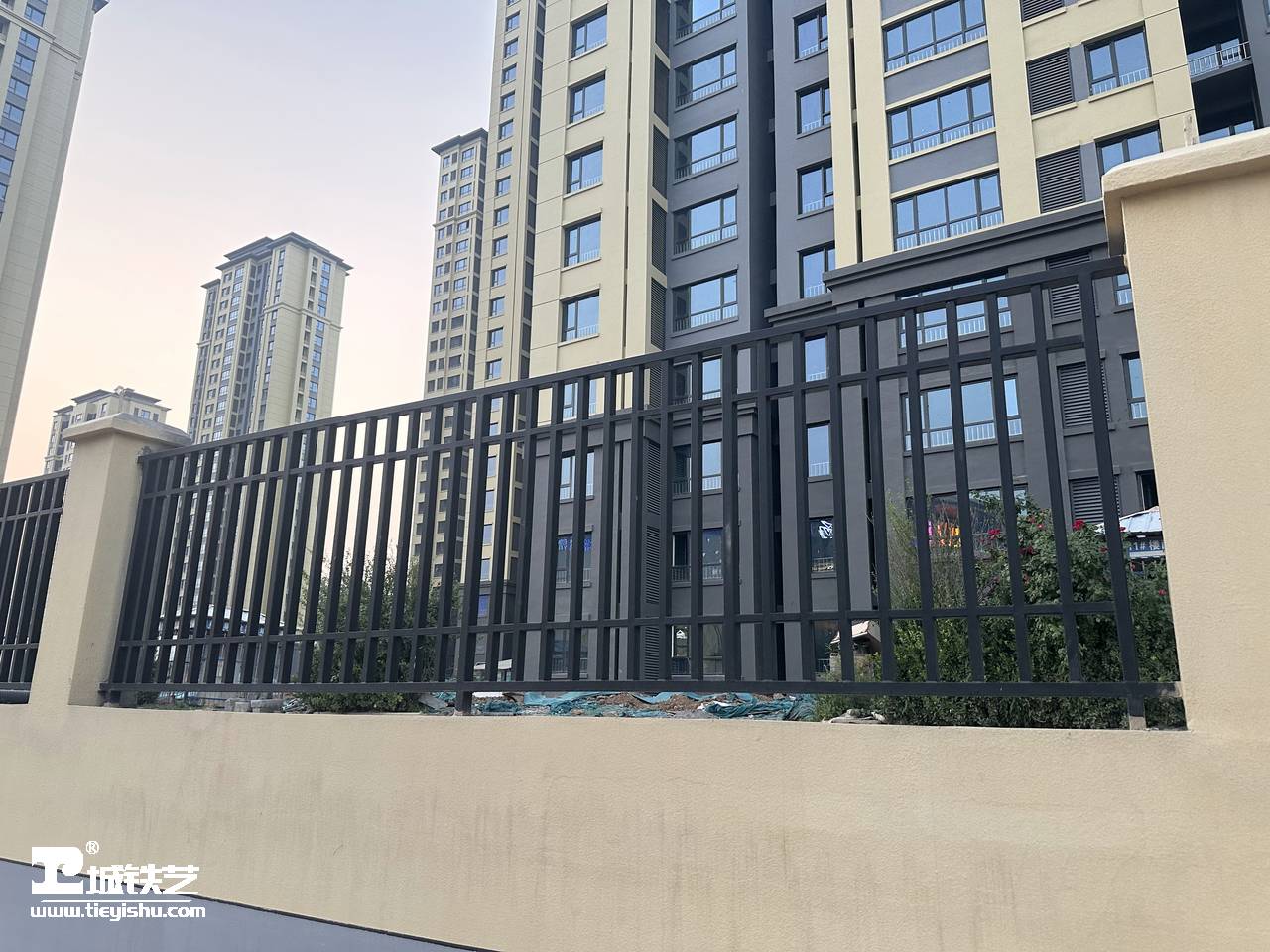 抖音万款铁艺栏杆第548期-视频讲解-铁艺围栏|铁艺围墙|围墙护栏TW23138-实景拍摄-图1