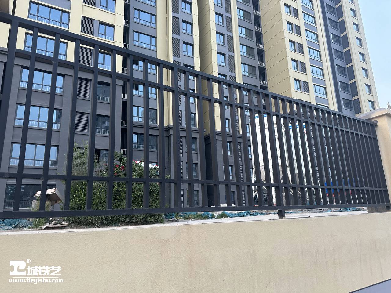 抖音万款铁艺栏杆第548期-视频讲解-铁艺围栏|铁艺围墙|围墙护栏TW23138-实景拍摄-图4