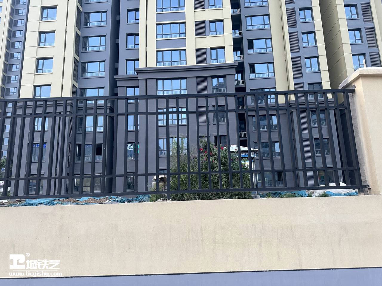 抖音万款铁艺栏杆第548期-视频讲解-铁艺围栏|铁艺围墙|围墙护栏TW23138-实景拍摄-图5