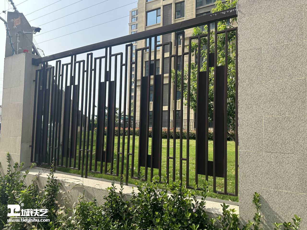 抖音万款铁艺栏杆第550期-视频讲解-铁艺围栏|铁艺围墙|围墙护栏TW23150-实景拍摄-图2