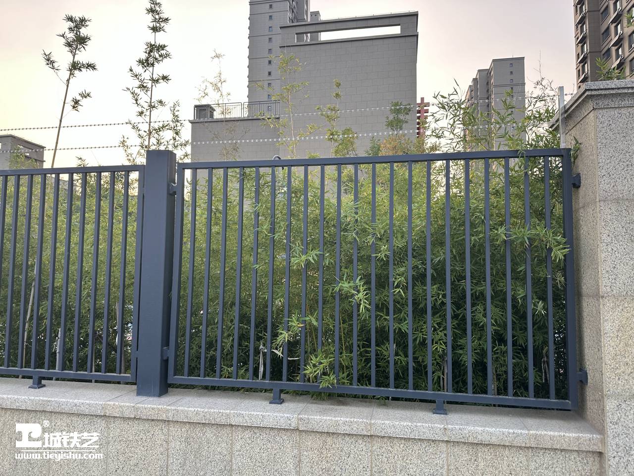抖音万款铁艺栏杆第620期-视频讲解-铁艺围栏|铁艺围墙|围墙护栏TW23195-实景拍摄-图3