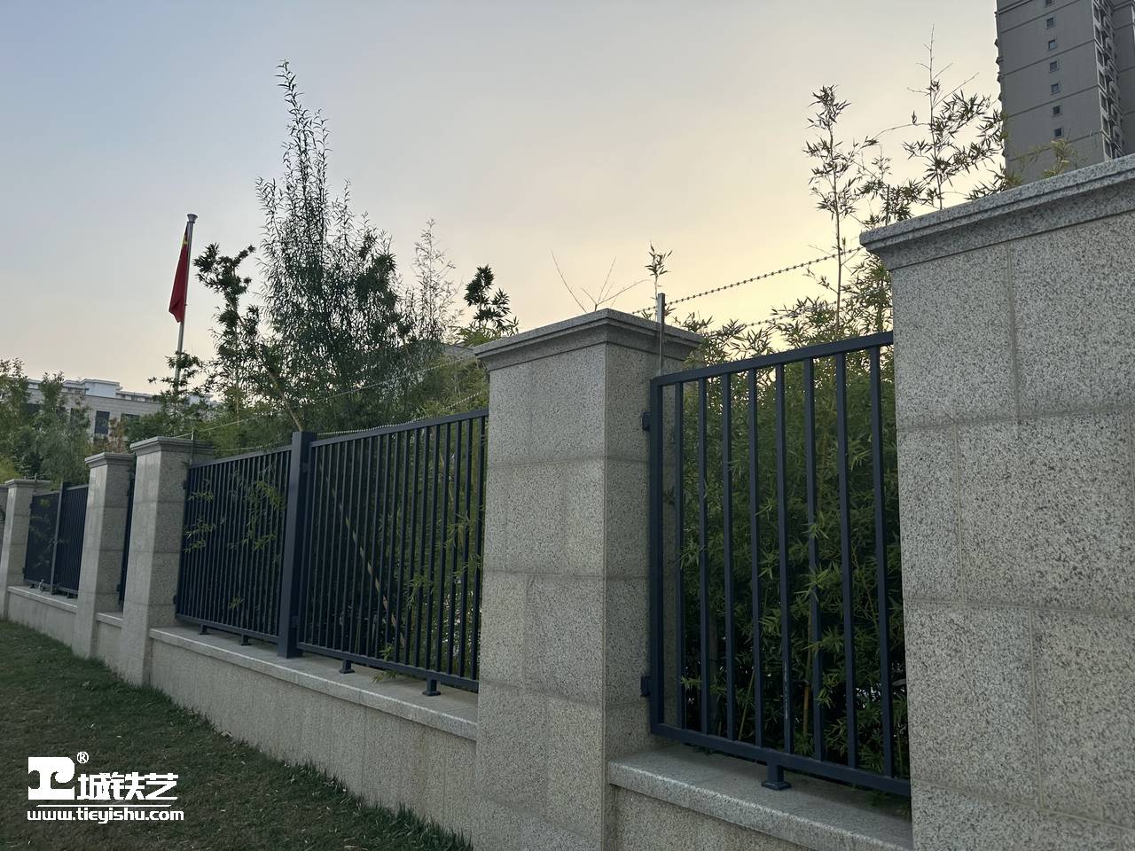 抖音万款铁艺栏杆第620期-视频讲解-铁艺围栏|铁艺围墙|围墙护栏TW23195-实景拍摄-图4