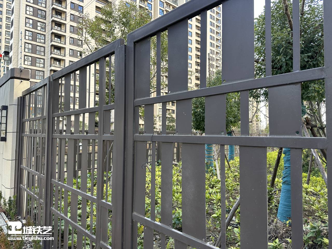 抖音万款铁艺栏杆第675期-视频讲解-铁艺围栏|铁艺围墙|围墙护栏TW23239-实景拍摄-图4