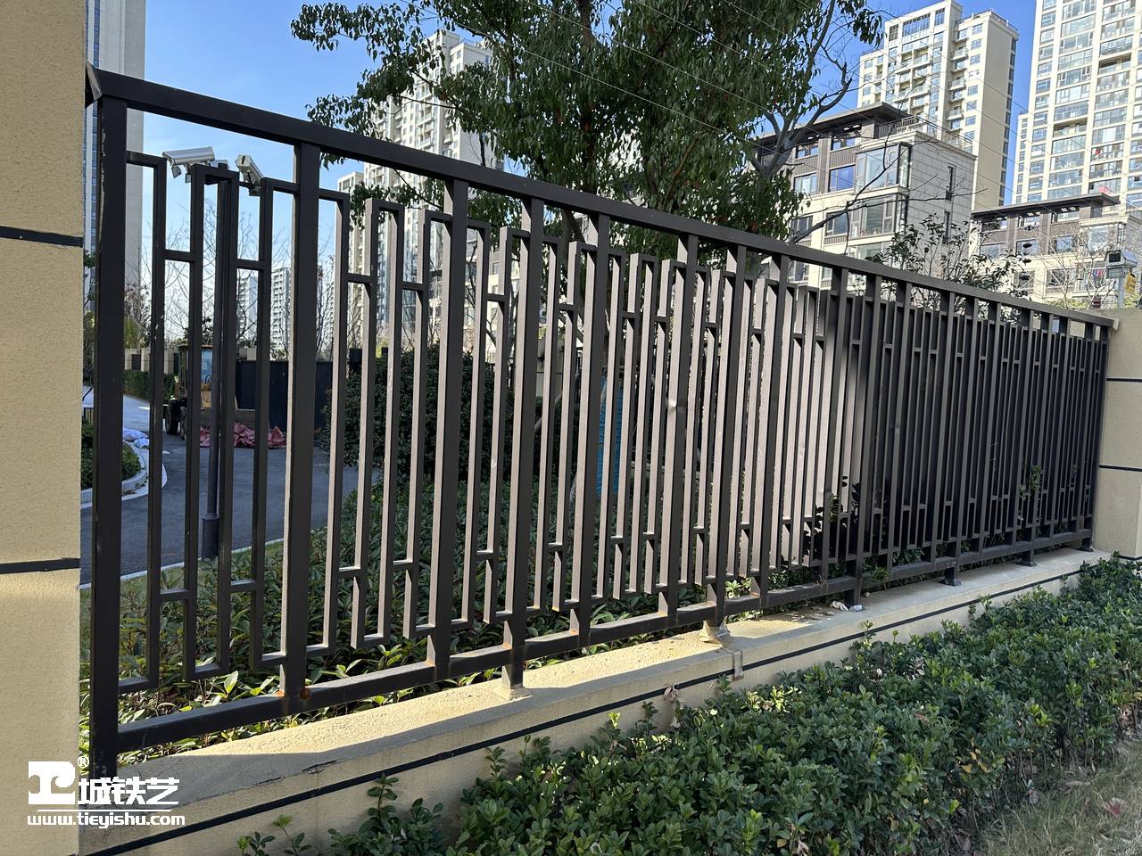 抖音万款铁艺栏杆第676期-视频讲解-铁艺围栏|铁艺围墙|围墙护栏TW23251-实景拍摄-图2