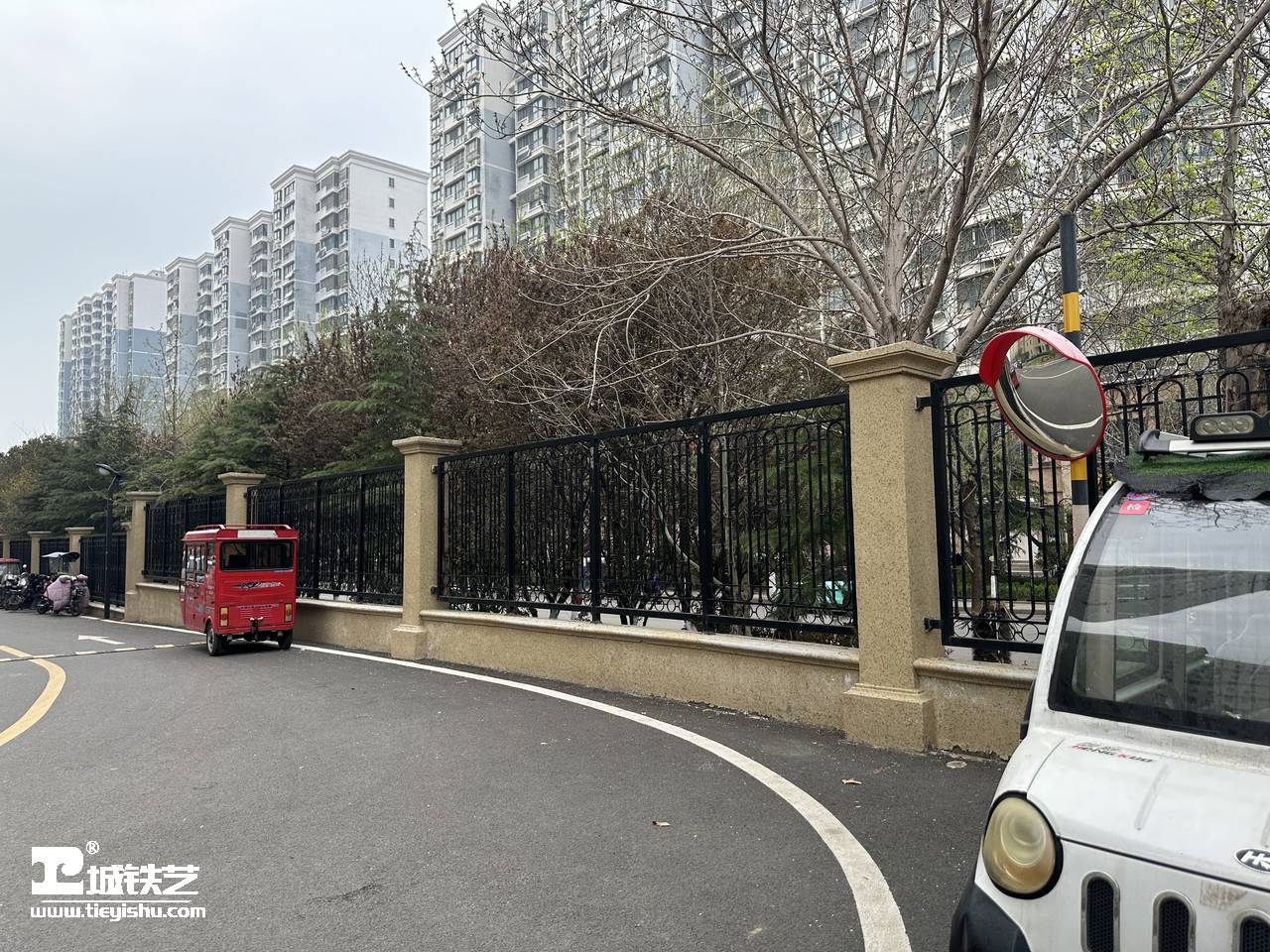 抖音万款铁艺栏杆第712期-视频讲解-铁艺围栏|铁艺围墙|围墙护栏TW23282-实景拍摄-图3