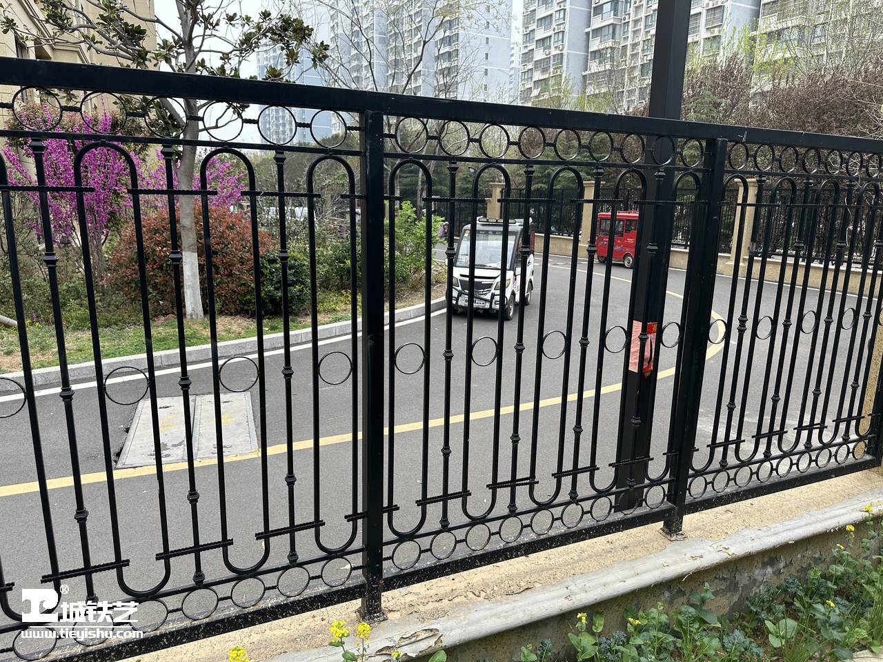抖音万款铁艺栏杆第712期-视频讲解-铁艺围栏|铁艺围墙|围墙护栏TW23282-实景拍摄-图5