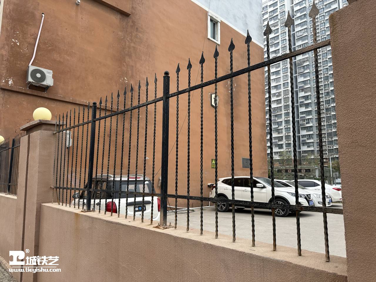 抖音万款铁艺栏杆第713期-视频讲解-铁艺围栏|铁艺围墙|围墙护栏TW23283-实景拍摄-图4