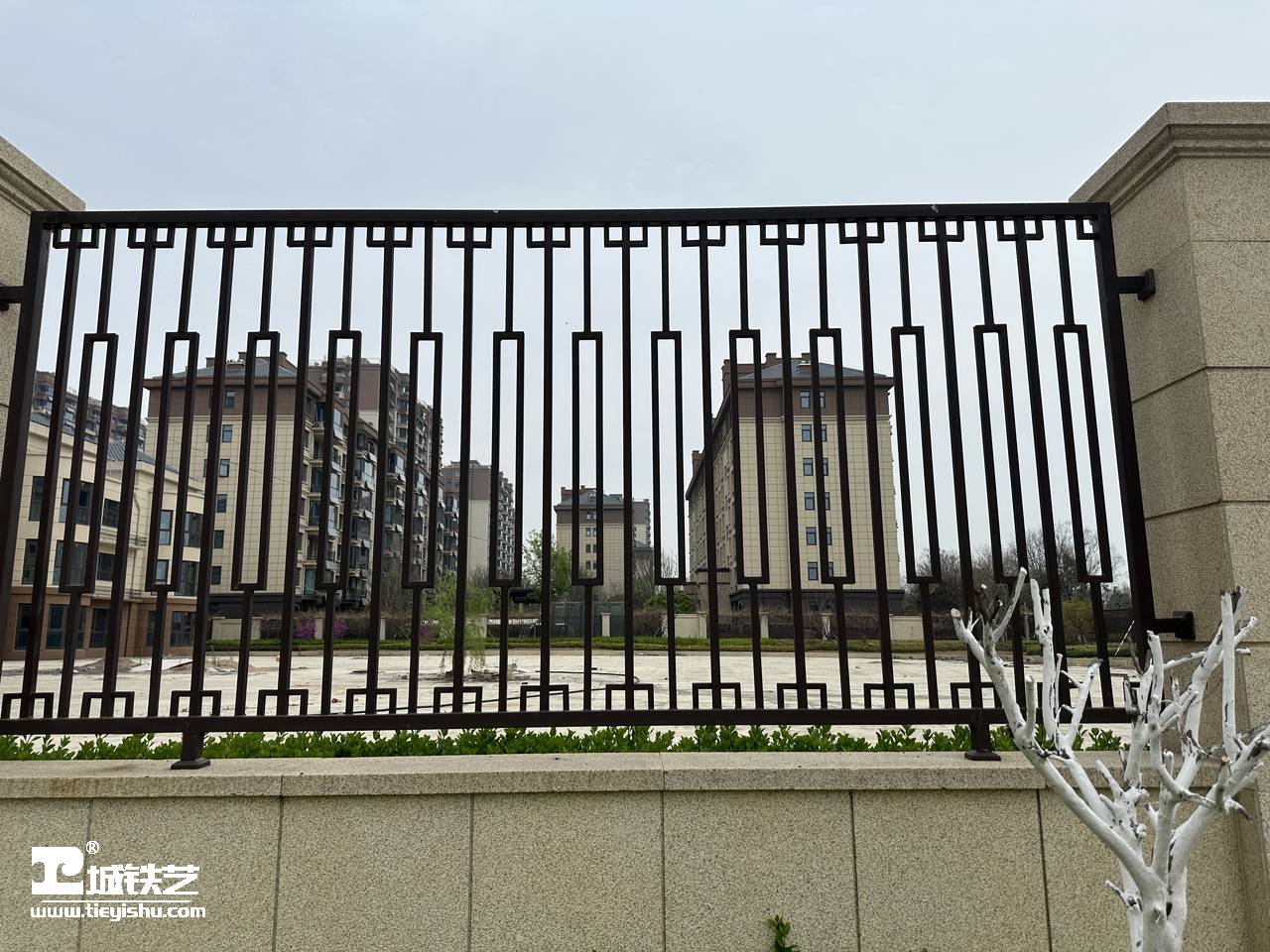 抖音万款铁艺栏杆第726期-视频讲解-铁艺围栏|铁艺围墙|围墙护栏TW23287-实景拍摄-图3
