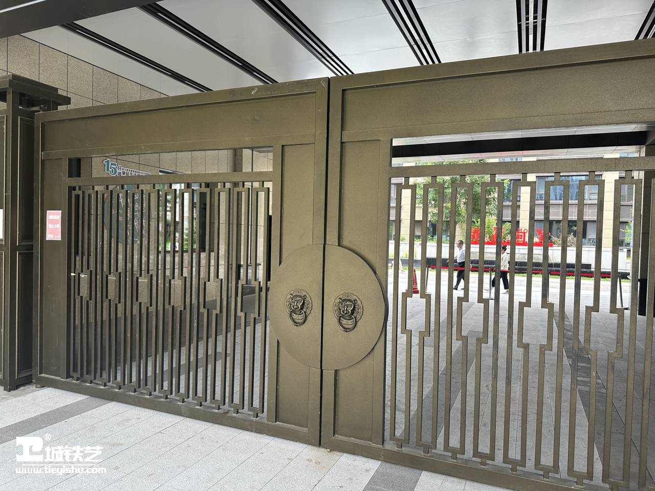 抖音万款铁艺栏杆第736期-视频讲解-铁艺大门|庭院门|小区大门TDM2350-实景拍摄-图6
