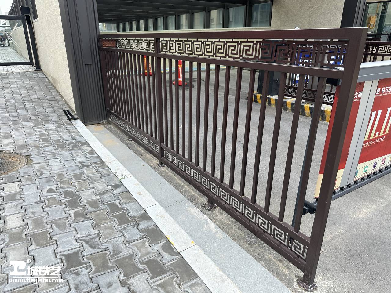 抖音万款铁艺栏杆第750期-视频讲解-铁艺围栏|铁艺围墙|围墙护栏TW23300-实景拍摄-图3